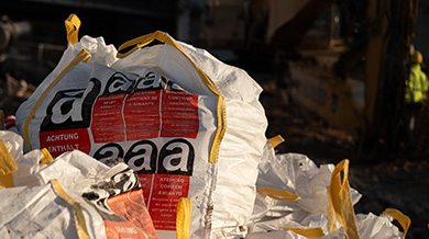 Asbests&auml;cke f&uuml;r die fachgerechte Entsorgung.